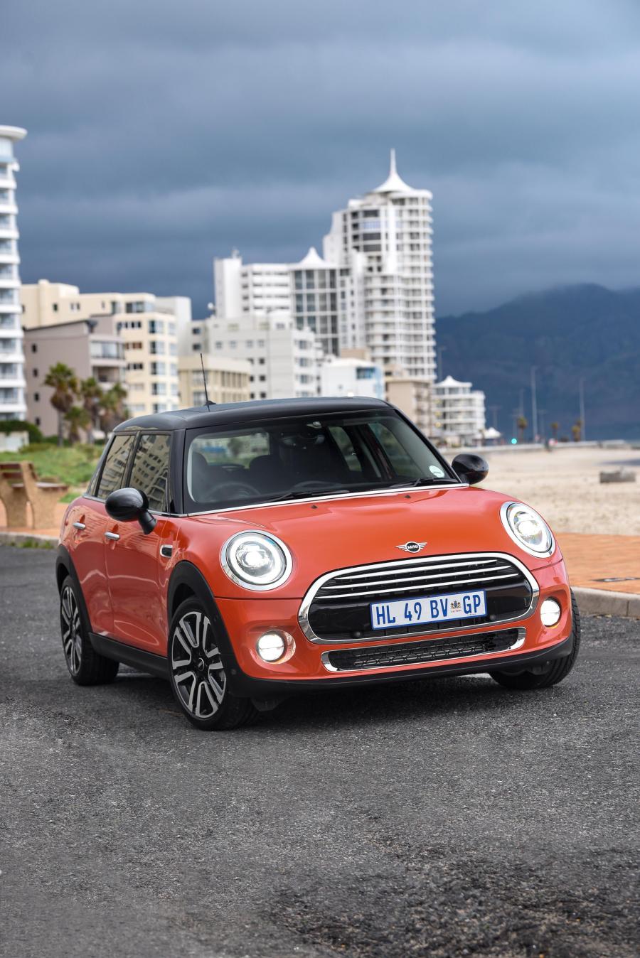  Mini Cooper 5-Door (F56) 2018 года  (ZA) (фото 2 из 32)